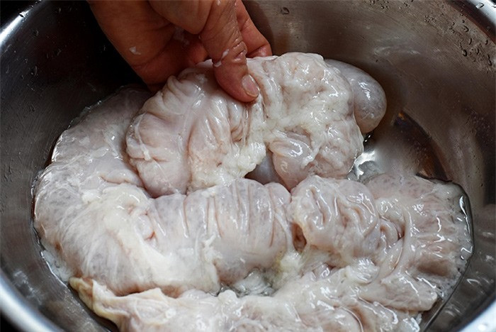 Rửa lòng già bằng nguyên liệu này 5 phút sạch bong, hết mùi - Hình 2 Rua long gia bang nguyen lieu nay 5 phut sach bong, het mui-Hinh-2