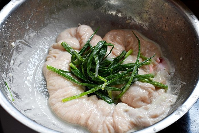 Rửa lòng già bằng nguyên liệu này 5 phút sạch bong, hết mùi - Hình 5 Rua long gia bang nguyen lieu nay 5 phut sach bong, het mui-Hinh-5