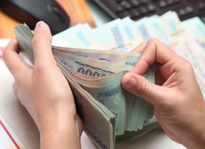 Muốn tích lũy, gửi tiết kiệm ngân hàng hay mua bảo hiểm có lợi hơn? Muon tich luy, gui tiet kiem ngan hang hay mua bao hiem co loi hon?