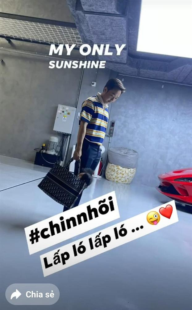 Trước đó, vợ chồng Cường Đô La - Đàm Thu Trang nhiều lần khoe ảnh Suchin "check-in" biệt thự triệu đô. Loạt ảnh "bao ngầu" trong không gian cực "chill" của cô bé khiến ai nấy đều thích thú.