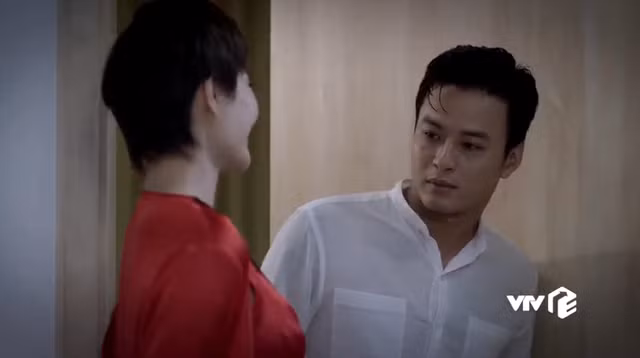 Anh chàng đã phải cố gắng lắm mới thoát khỏi bẫy mỹ nhân kế của An nhờ đọc trộm tin nhắn của bà Bạch Cúc.