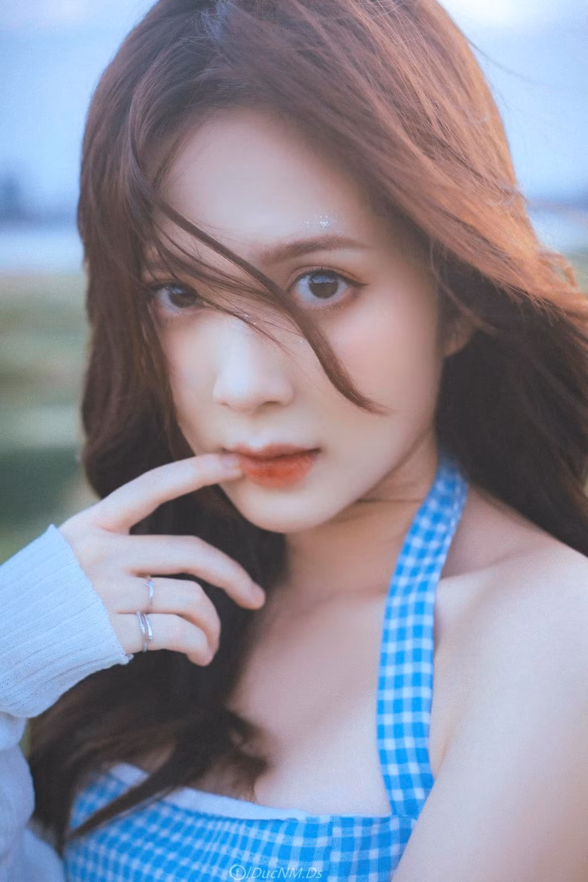 Tuy vậy trong mỗi shoot hình, dù phong cách nào, nữ diễn viên vẫn tạo dáng vô cùng tự tin.