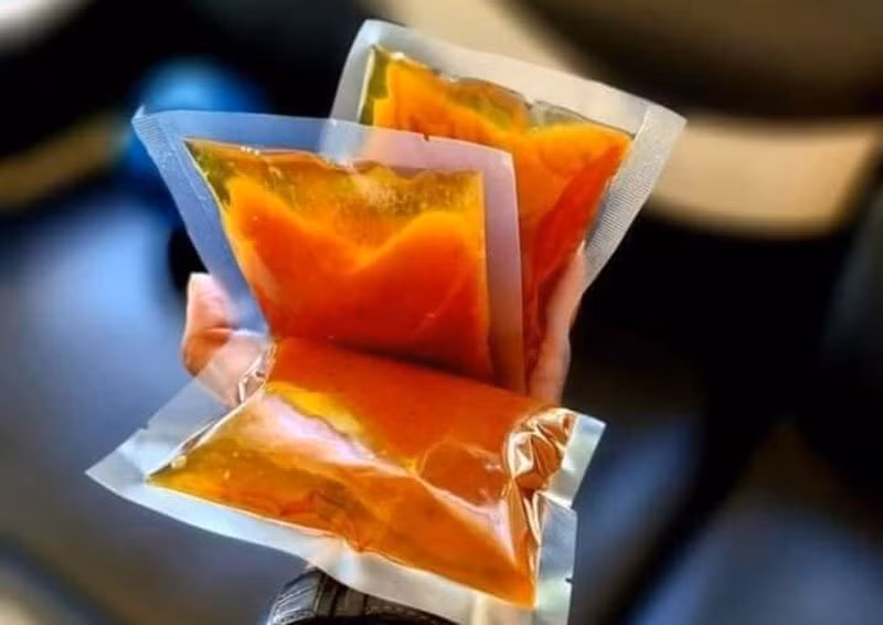 Hang quan dong ca loat, loai nuoc cot dong goi bat ngo gay sot