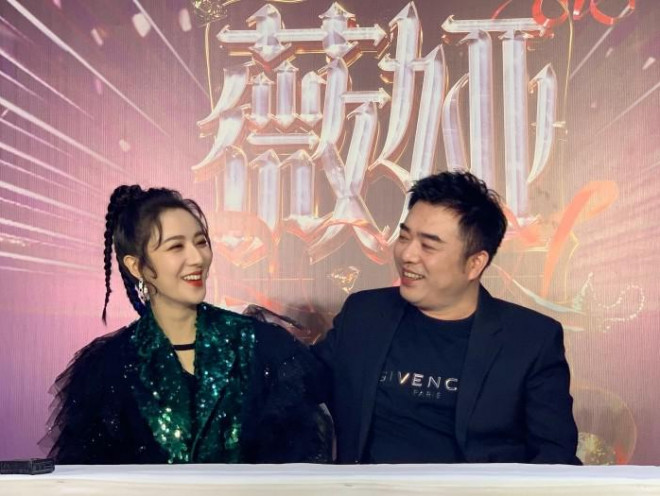 Giới sao livestream Trung Quốc sốt sắng nộp thuế thu nhập - Hình 2 Gioi sao livestream Trung Quoc sot sang nop thue thu nhap-Hinh-2