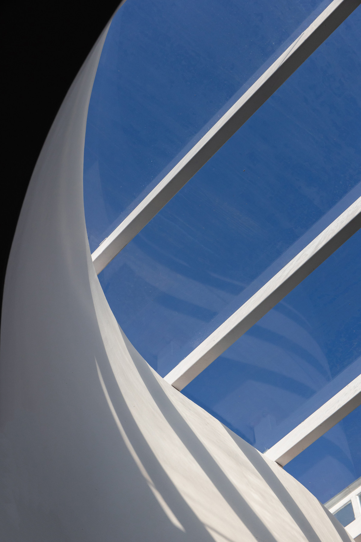 Trên giếng trời là mái kính. Một số góc đẹp đến mê đắm của công trình "Hana House".