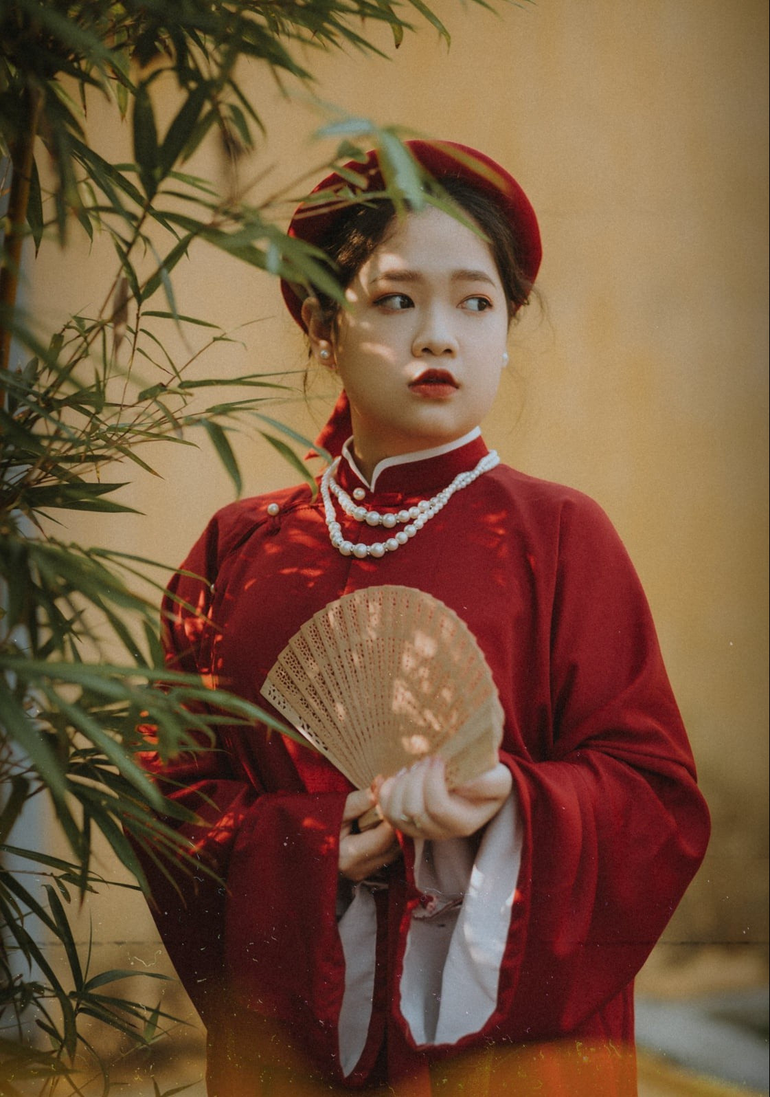 Võ Đức Nguyên, một trong những người thực hiện bộ ảnh, cho biết anh rất vui khi các bức hình nhận được sự khen ngợi trên mạng xã hội. Anh nhận định thời gian gần đây, concept trang phục truyền thống được khá nhiều lớp học lựa chọn cho bộ ảnh kỷ yếu. "Mình đang nhận được khá nhiều yêu cầu chụp áo dài, cổ phục hay áo bà ba từ các em học sinh cuối cấp. Thay vì những concept kinh dị, bạo lực hay hở hang thì các trang phục truyền thống vừa ý nghĩa, vừa hợp với lứa tuổi, hình ảnh của các em hơn nhiều", anh chia sẻ.