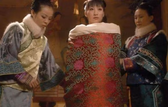 Tai sao cac phi tan nha Thanh duoc quan chan truoc khi thi tam?-Hinh-3