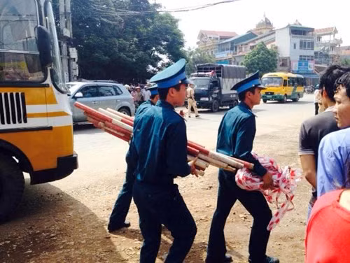 Trao đổi với PV một tờ báo, Trung tướng Phí Quốc Tuấn - Tư lệnh Quân khu Thủ đô, cho biết, vụ việc xảy ra là tai nạn huấn luyện.