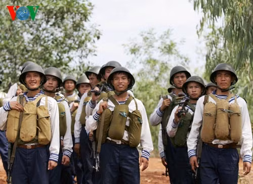 Niềm vui của các chiến sĩ sau khi hoàn thành tốt nhiệm vụ huấn luyện.