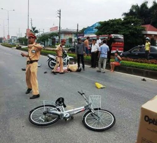 Trước đó, hôm cuối tháng 6/2014, 2 bé gái đang đèo nhau đi trên một chiếc xe đạp ở TP Hải Dương thì bất ngờ bị xe của một CSGT tông vào, một bé gái phải nhập viện cấp cứu. Một số người chứng kiến vụ việc cho rằng viên CSGT trong lúc đuổi người vi phạm đã tông vào 2 bé trên. Trao đổi với báo chí, đại diện Đội CGST TP Hải Dương xác nhận có vụ tai nạn trên, tuy nhiên bé gái chỉ bị xây xát nhẹ và đã xuất viện.