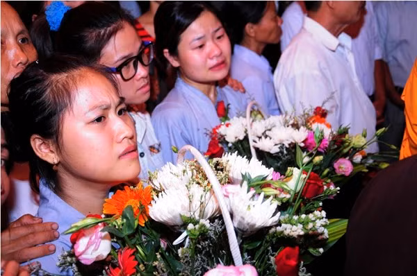 Em Nguyễn Thị Mai Phương (em gái Thiếu úy Bình) vẫn không tin anh mình đã hy sinh.