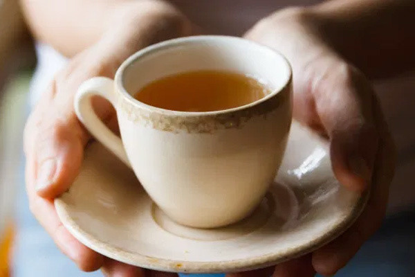 Mat trai nguy hiem cua viec uong nhieu tra xanh