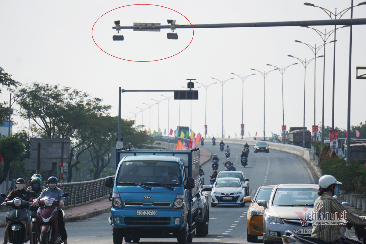 Video: Camera giao thong giup CSGT khong phai dung duong-Hinh-2