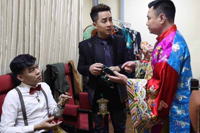 Trung Ruồi chia sẻ về đêm diễn Táo quân không khán giả và “mệnh lệnh kín“ - Hình 3 Trung Ruoi chia se ve dem dien Tao quan khong khan gia va “menh lenh kin“-Hinh-3