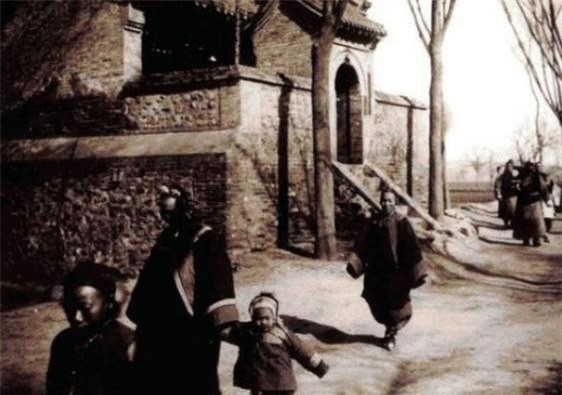 Loạt ảnh hiếm khắc họa rõ nét ngày Tết thời nhà Thanh ảnh 4