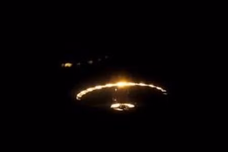 Những người có trí tưởng tượng phong phú nhất tin rằng Foo Fighters chính là thiết bị theo dõi các hoạt động trên trái đất của người ngoài hành tinh.