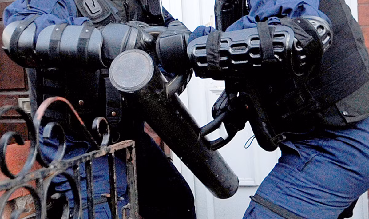 Một điều thú vị là cho đến nay, những phiên bản mini của xe đập thành vẫn được lực lượng cảnh sát một số nước sử dụng để phá những cánh cửa bị khóa.