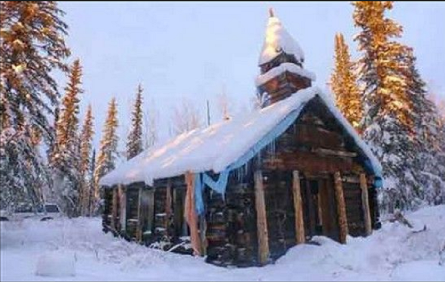 Ngôi làng nhỏ với thời tiết khô hanh Snag nằm ở khu vực phía Nam Beaver Creek, Yukon, Canada. Thời điểm lạnh nhất là vào tháng 1 hàng năm. Mức nhiệt thấp nhất được ghi lại là -63° C vào năm 1947. Tuy nhiên, người dân đã di tản hết khỏi khu vực này từ năm 2006.