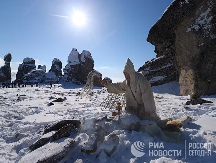 Thị trấn hẻo lánh Verkhoyansk là nơi lạnh giá và khắc nghiệt thứ 2 ở Nga sau Oymyakon. Nhiệt độ thấp nhất được ghi nhận vào tháng 2/1892 ở mức -69,8°C.