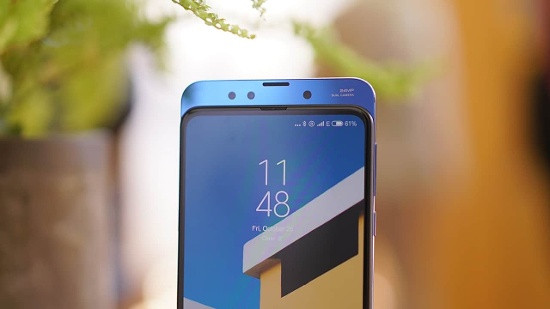 Hệ thống camera kép ở mặt sau của Xiaomi Mi MIX 3 hỗ trợ công nghệ chống rung quang học OIS 4 trục, khả năng chụp ảnh xóa phông, zoom quang 2x và quay video slow-motion 960fps, chế độ chụp đêm Night Mode và tất nhiên không thể thiếu AI tự động nhận diện khung cảnh để tối ưu hóa bức ảnh.