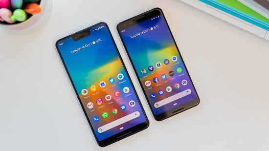 Google Pixel 3 và 3 XL: Giống như iPhone của Apple, chụp hình cũng là thế mạnh trên smartphone của Google và tính năng này tiếp tục được phát huy trên Pixel 3/3XL. Mặc dù chỉ có một camera đơn nhưng nhờ những thuật toán thông minh mà chất lượng hình ảnh của máy đều rất ấn tượng.