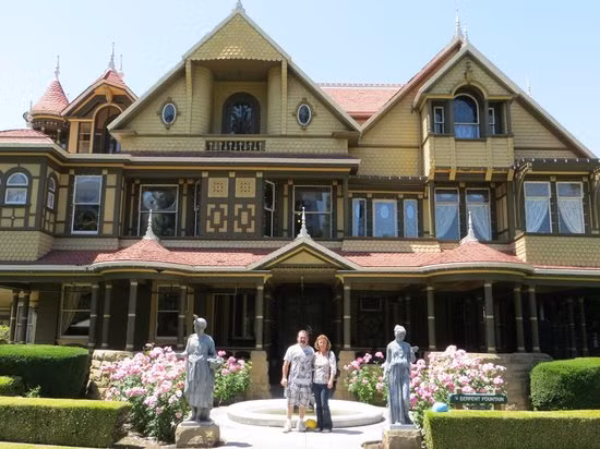 Ngày nay, Dinh thự bí ẩn Winchester là địa điểm lịch sử của California và được liệt kê trong Danh bạ Địa điểm Lịch sử.