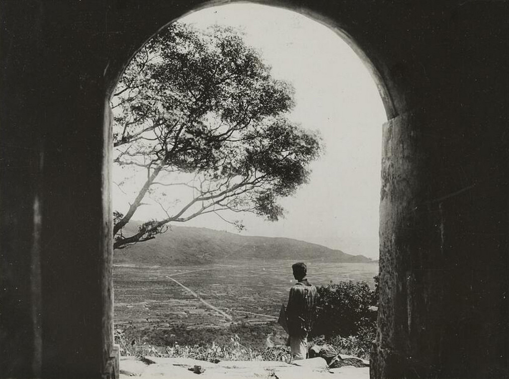 Khung cảnh nhìn từ Hoành Sơn Quan, thập niên 1920.