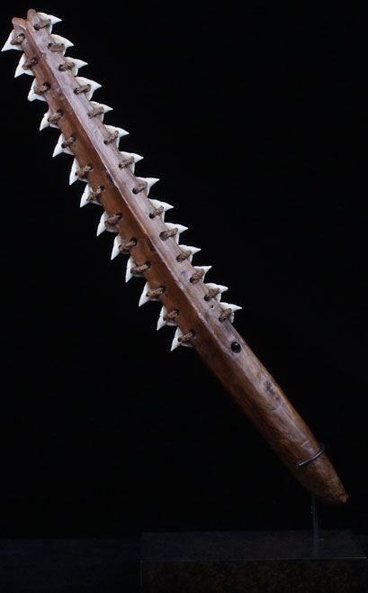 Nhìn chung, macuahuitl là một vũ khí cận chiến tiêu chuẩn tương tự như kiếm của người châu Âu.