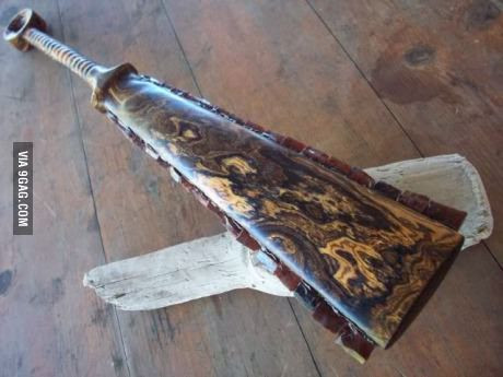 Nó có khả năng gây ra những vết thương nghiêm trọng từ những lưỡi đá được obsidian khi được chém mạnh.