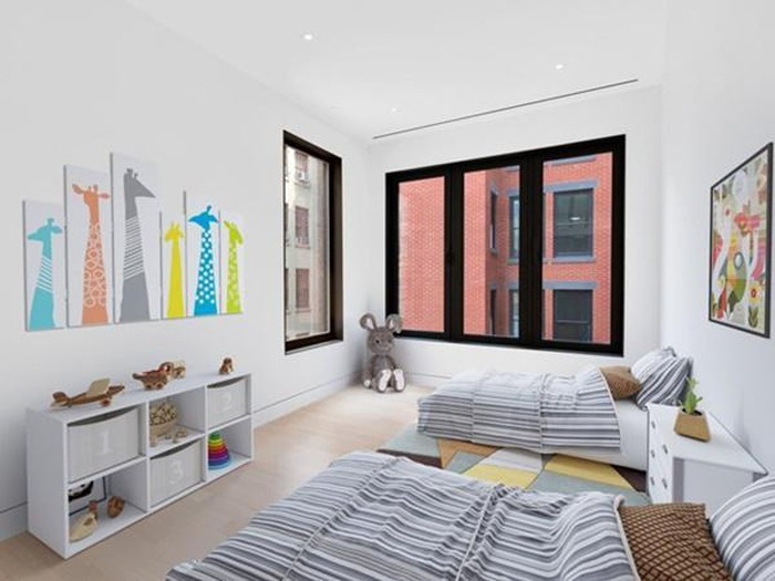 Ngôi có diện tích sản 251m2, với 3 phòng ngủ và 1 phòng làm việc.