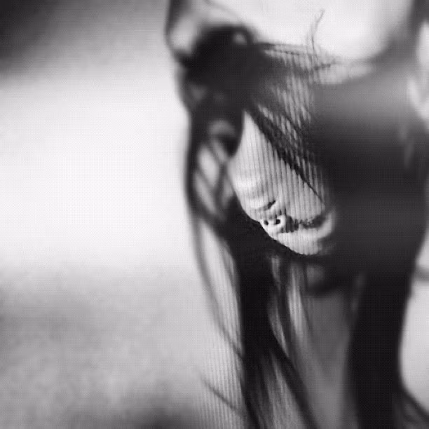 Câu chuyện về hồn ma phổ biến trong bối cảnh này này đã có một cô gái tự sát ở căn phòng trong cùng của khu nhà vệ sinh, và trở thành hồn ma ám nó từ năm này qua năm khác.