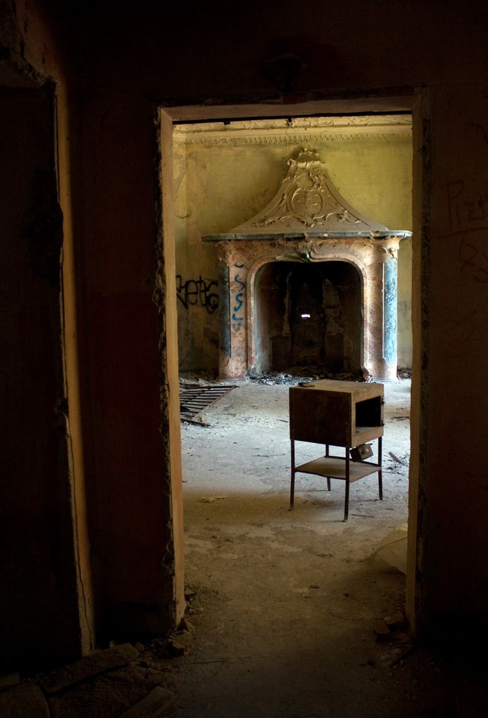 Đến năm 1862, trong tâm trạng tuyệt vọng, Bá tước De Vecchi đã tự sát tại dinh thự của mình ở tuổi 46.