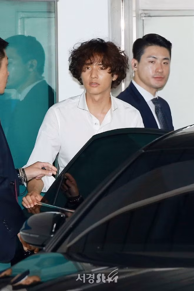 Bi Rain lai tiep buoc Won Bin, Song Joong Ki lam toc 