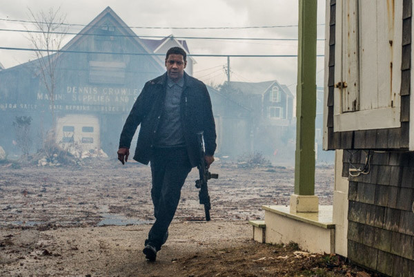 Equalizer 2 (Tựa Việt: Thiện Ác Đối Đầu 2) có sự tham gia của "già gân" Denzel Washington bị chê nhưng doanh thu vẫn cao hơn mong đợi. Phóng viên Charles Bramesco của tờ The Guardian cho rằng đạo diễn Antoine Fuqua không nên làm lại loạt phim truyền hình của thập niên 1980 vì “vừa phí thời gian vừa lãng phí một tên tuổi lớn như Washington”.