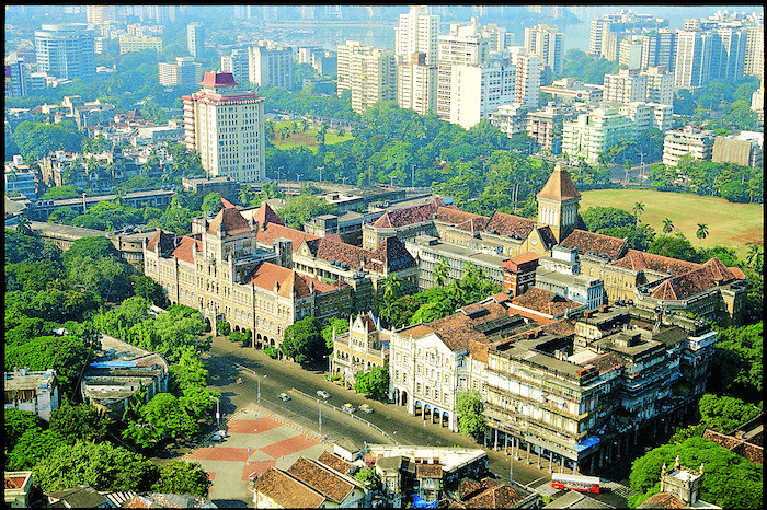  16. Loạt công trình phong cách Art Déco ở Mumbai (Ấn Độ). Dưới sự cai trị của người Anh, vào đầu thế kỷ 20, một số tòa nhà được xây dựng theo phong cách Art Deco ở trung tâm Mumbai, khiến thành phố trở thành một bảo tàng của phong cách kiến trúc này.