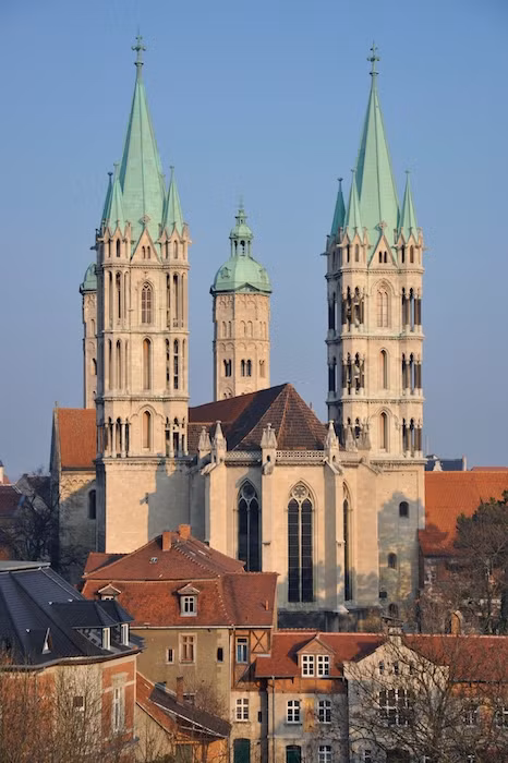  6. Nhà thờ Naumburg (Đức). Nhà thờ Naumburg là minh chứng nổi bật cho nghệ thuật và kiến trúc đặc trưng thời trung cổ. Một số phần của nhà thờ đã được xây dựng từ thế kỉ thứ 13.