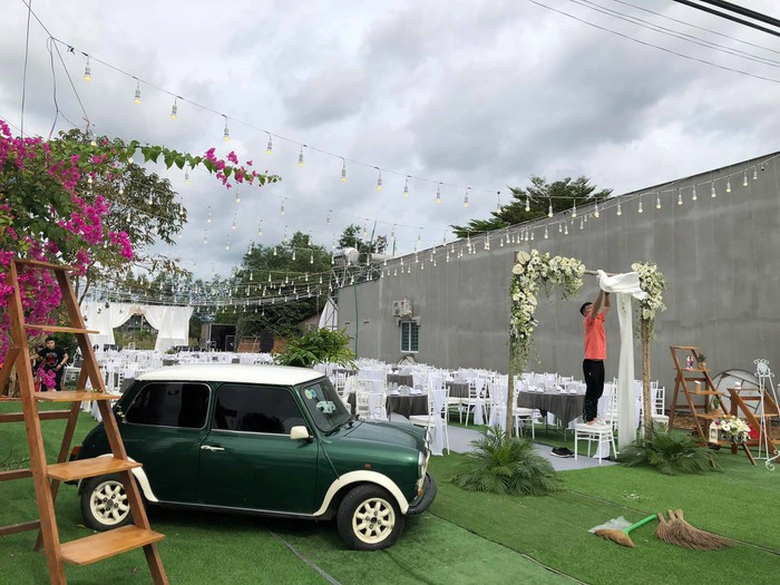 Rapper Tien Dat mang xe co ve le cuoi vo 9X o Binh Thuan