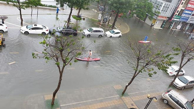 “Cuoi ra nuoc mat” canh cheo Sup tren duong Da Nang-Hinh-3