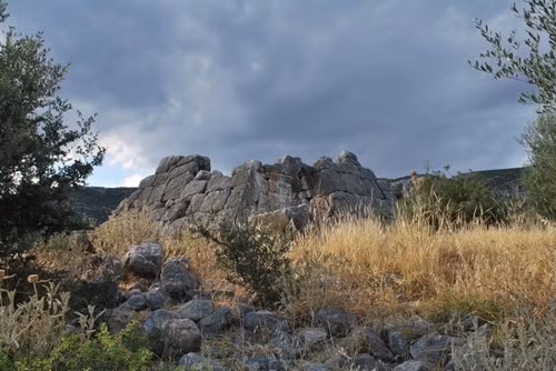 Vùng đồng bằng của Argolid của Hy Lạp cổ đại từng là nơi hiện diện của nhiều kim tự tháp độc đáo mà phần lớn không còn tồn tại đến ngày nay. Nổi tiếng nhất trong số đó là kim tự tháp Hellinikon.