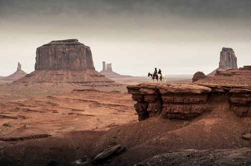 Được chọn làm bối cảnh cho rất nhiều bộ phim cao bồi nổi tiếng của Mỹ, thung lũng Tượng đài đã trở thành một biểu tượng huyền thoại về miền Tây nước Mỹ trong tâm trí hàng triệu người.