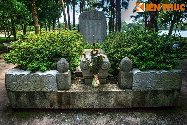 Phải đến cuối năm 1989, mộ cụ Tú được xây mới trên nền mộ cũ và sau vài lần trùng tu thì có diện mạo như ngày nay, với các cấu trúc đá vững chãi và giàu thẩm mỹ.