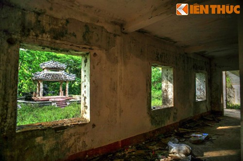 Kể từ đó, khu dinh thự của "Bạo chúa miền Trung" trở thành vô chủ.