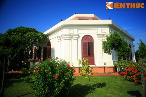 Kể từ đó, mỗi lần ra kinh lý miền Bắc, Bảo Đại đều đến Đồ Sơn và nghỉ tại biệt thự này cùng Nam Phương Hoàng hậu.