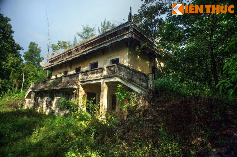 Năm 1956, dưới áp lực của Ngô Đình Diệm, ông Lý Lâm Tinh buộc phải nhường lại toàn bộ khu vườn này cho Ngô Đình Cẩn để xây dựng khu nghỉ ngơi, vui chơi giải trí.