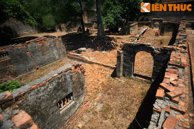 Kết quả nghiên cứu của các nhà khảo cổ học cho thấy các kiến trúc ở đây đã trải qua 2 giai đoạn tồn tại: Trước và sau khi vua Tự Đức qua đời.