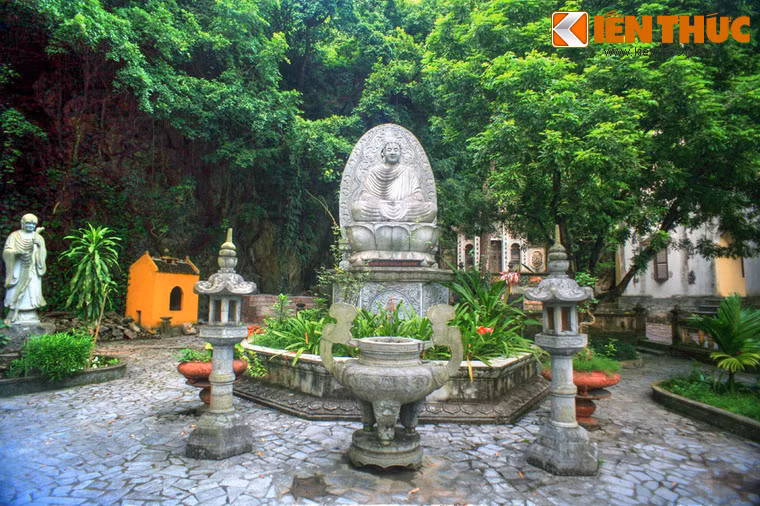 Vườn tượng Phật thành đạo.