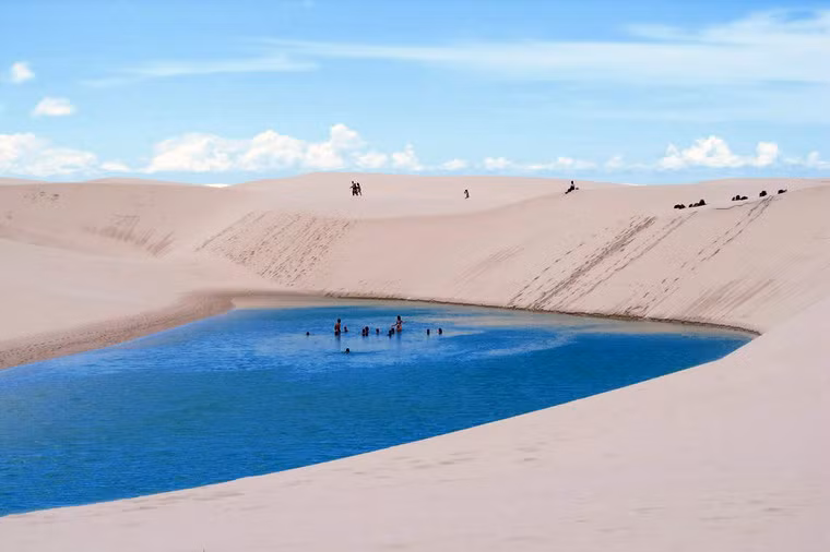 Tuy có rất nhiều con đường dẫn tới Lençóis Maranhenses nhưng khu Vườn quốc gia này được bảo vệ nghiêm ngặt nên chỉ những du khách có đăng ký với nhà chức trách mới được đến đây.