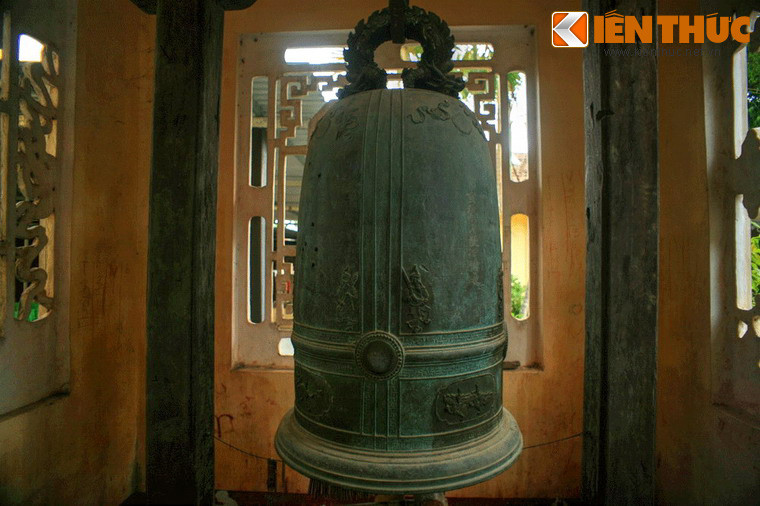 Dù chưa được công nhận là Bảo vật quốc gia, chuông La Chữ được nhiều người coi là một "báu vật" của nhà Tây Sơn. Quả chuông được tướng Võ Văn Dũng cho đúc vào năm 1791, hiện treo ở gác chuông của chùa làng La Chữ, thị xã Hương Trà, tỉnh Thừa Thiên - Huế.