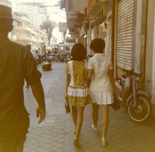 Hai bóng hồng trên đường Tự Do (đường Đồng Khởi ngày nay).