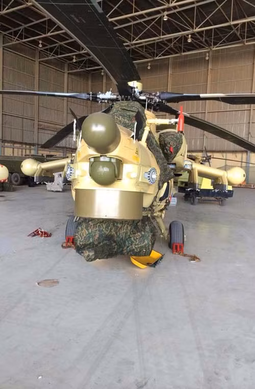 Hình ảnh cho thấy một chiếc trực thăng tấn công hiện đại Mi-28NE hoàn chỉnh ở nhà xưởng của Iraq. Nói cách khác, Không quân Iran đã tiếp nhận các máy bay Mi-28NE – đây là công cụ hữu ích để nước này đối phó với lực lượng Nhà nước Hồi giáo (IS) đang ngày một lớn mạnh.